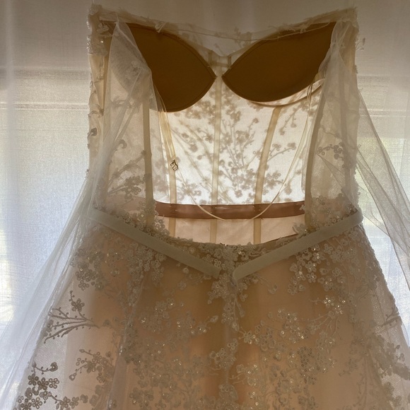 Mira Zwillinger Bridal Gown Corset Floral Detail with Sequin Tule Bow Size 4 - Picture 12 of 16